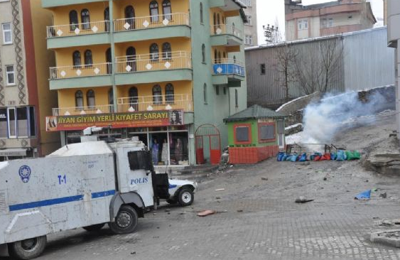 Hakkari sokakları savaş alanına döndü - Resim: 2