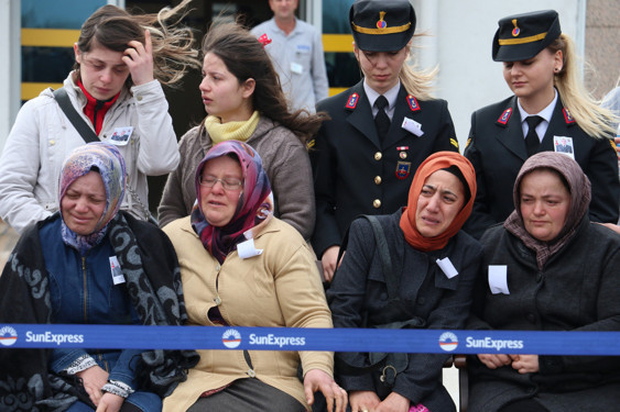 İdlib şehidi Şükrü Elibol memleketine getirildi hamile eşi fenalaştı - Resim: 1