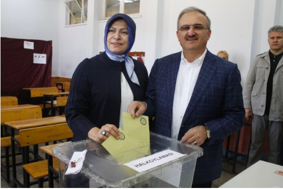 Münir Karaloğlu kimdir, aslen nereli, yaşı kaç? Diyarbakır Valisi Münir Karaloğlu eşi kimdir? - Resim: 0