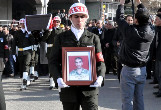 Şehit er gözyaşlarıyla uğurlandı - Resim: 3