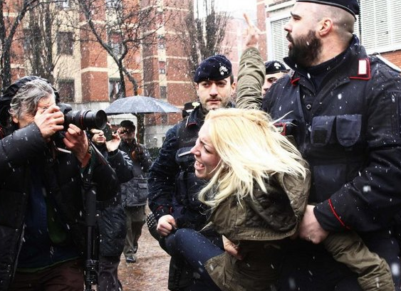 FEMEN bu kez Berlusconi için soyundu - Resim: 2