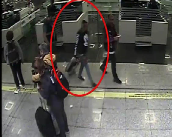 Havalimanında şoke eden görüntü! Kadın yolcunun... - Resim: 2