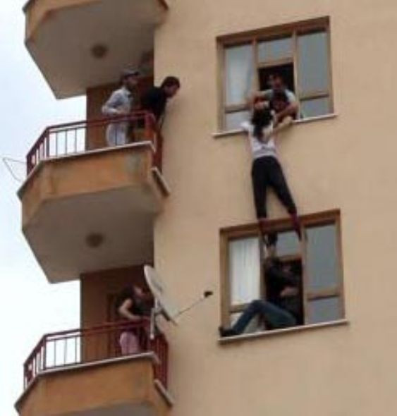 Cep telefonu kavgası pencerede bitti - Resim: 1