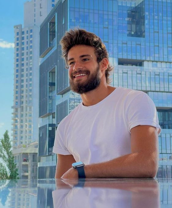 Survivor Batuhan'dan, Demet Akalın'ın 'arabayı verdiler mi' sorusuna verdiği yanıt kriz çıkardı! - Resim: 2