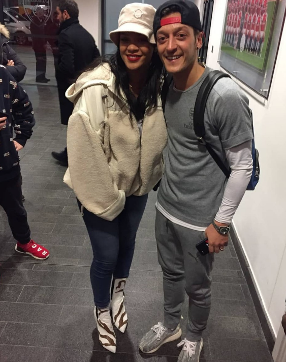 Rihanna paylaşımı Amine'yi kıskançlık krizine soktu! - Resim: 1