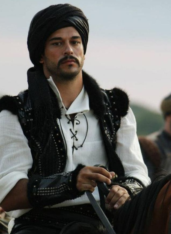 Burak Özçivit Diriliş Ertuğrul'da oynayacak mı? Canlı yayında olay iddia - Resim: 1