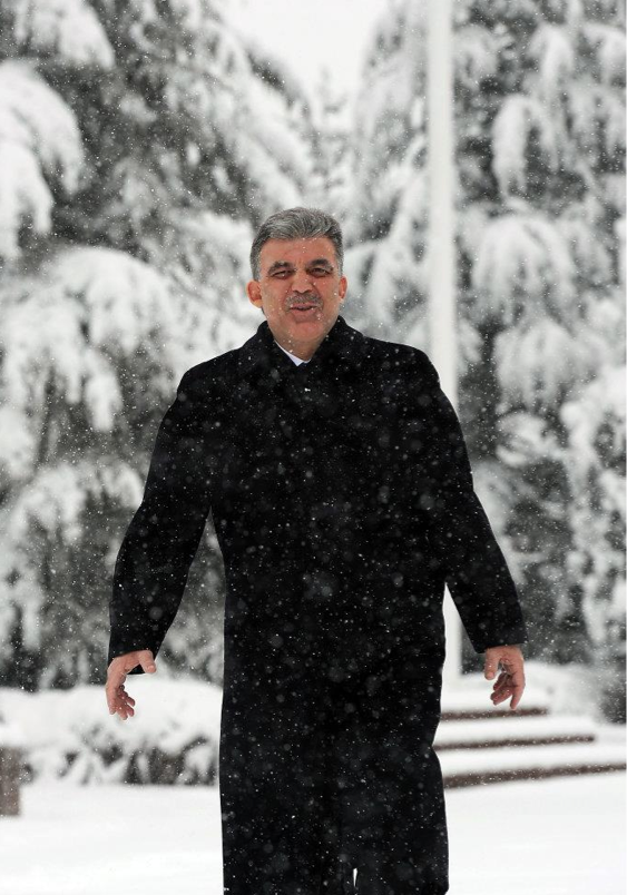 Abdullah Gül doya doya kartopu oynadı - Resim: 1