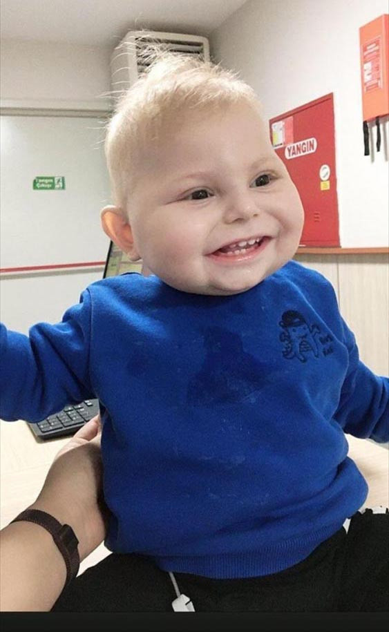 İzmir'de 20 aylık bedeniyle yaşam mücadelesi veriyor aynı hastalıktan kardeşlerini kaybetti - Resim: 0