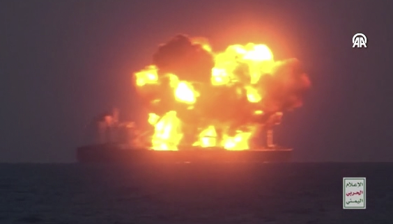 Kızıldeniz'de Yunan gemisine saldırı! Husiler görüntüleri yayınladı - Resim: 0