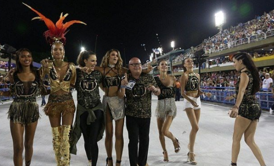 Metin'i Türkiye'ye yolladı karnavala koştu - Resim: 2