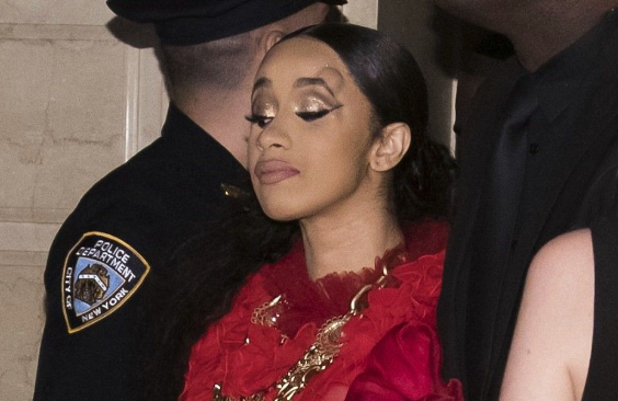 Cardi B ve Nicki Minaj kavga etti ayakkabılar havada uçuştu - Resim: 2