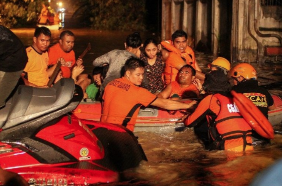 Feci görüntüler! Filipinler'i tropikal tayfun vurdu yüzlerce ölü var - Resim: 1