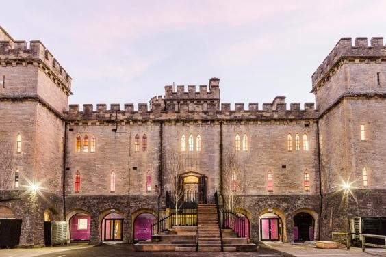 Çalışanları için kale satın aldı şu ihtişama bakın - Resim: 2