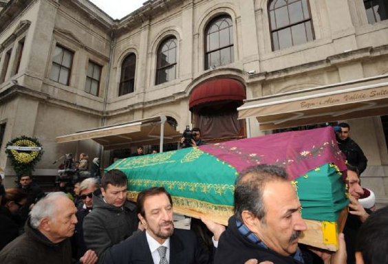 Şenay Yüzbaşıoğlu son yoluluğuna uğurlandı - Resim: 2