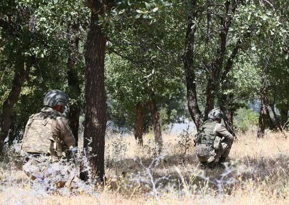 Kadın teröristin yakalandığı an böyle görüntülendi - Resim: 3