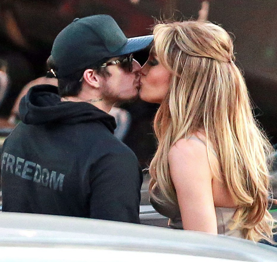 Muhabirler Jennifer Lopez'e dudak ısırttı - Resim: 3