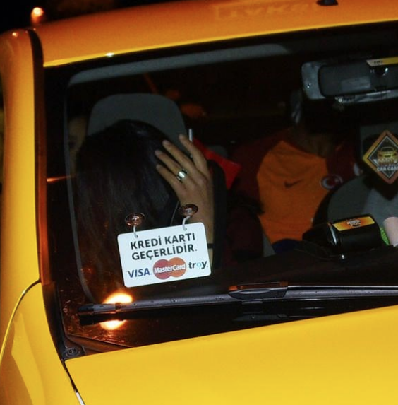 Önce kutlama sonra kaçamak! Kız arkadaşıyla arabada yakalandı - Resim: 4