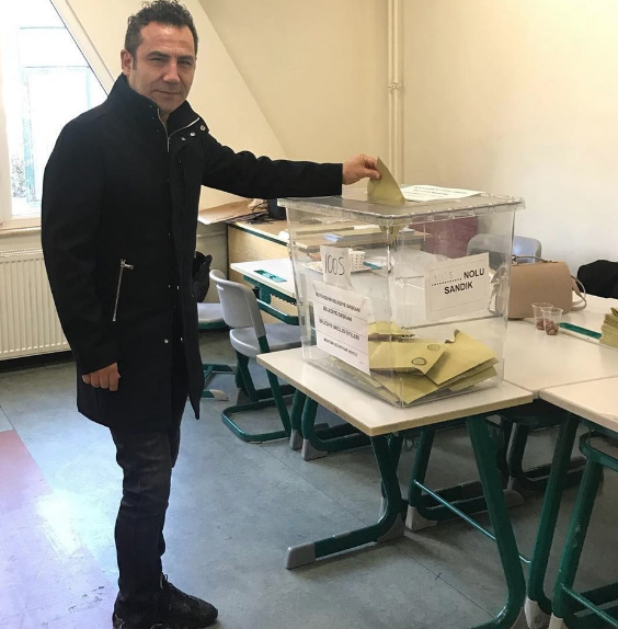 Ünlüler yerel seçimlerde oy ver paylaşımları ile gündem oldu! - Resim: 2