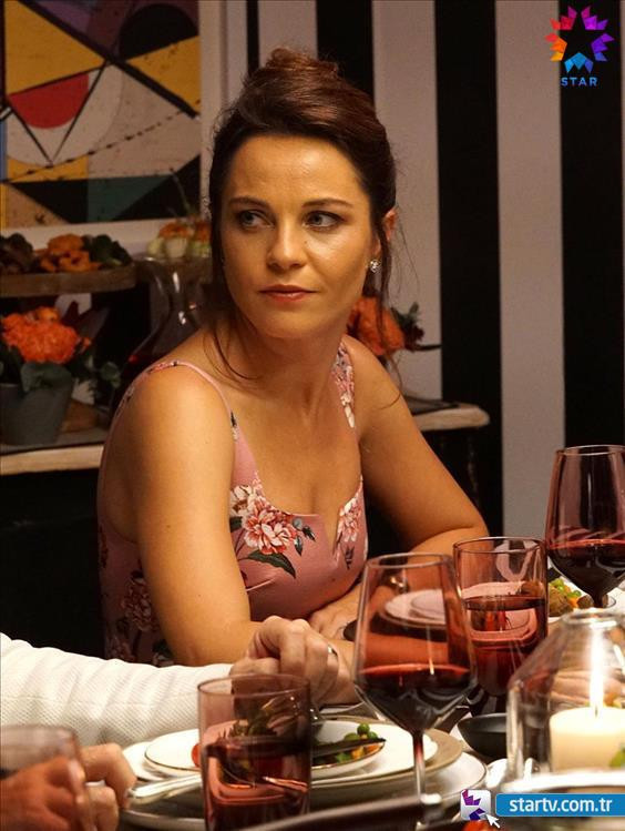 Ufak Tefek Cinayetler'de olay ayrılık! Başrol oyuncusu çekti gitti - Resim: 4