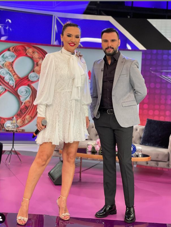 Demet Akalın kendisine çirkin diyenlere yanıt verdi! 'Ya çirkin olmasaydım' - Resim: 1