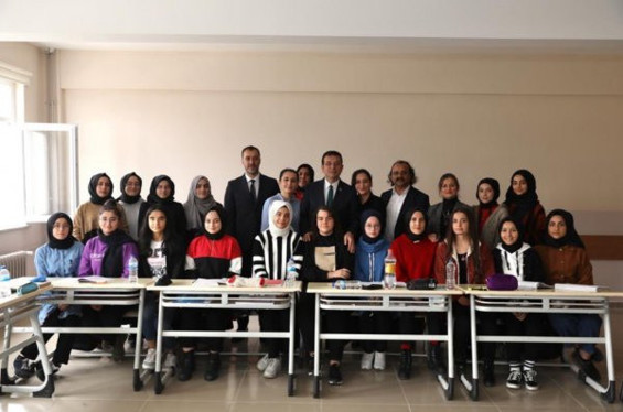 Ekrem İmamoğlu'nun Silivri'deki imam hatip ziyaretinde 'Dombra' sürprizi - Resim: 0