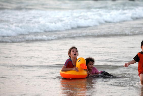 Gazzeliler kendilerini kumsallara attı - Resim: 4