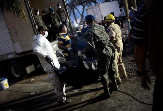 357 kişi diri diri yandı - Resim: 3