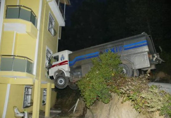 Hızını alamayınca yatak odasına daldı - Resim: 1