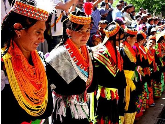 Bu toplumda kadınlar erkeklere başlık ödüyor - Resim: 1
