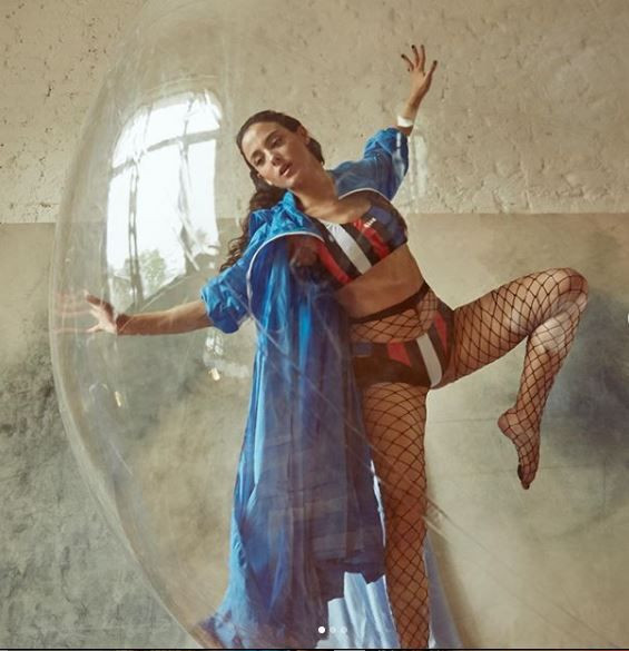 Erkan Kolçak Köstendil'in eşi Cansu Tosun objektiflerin karşısına geçti! Cesur pozlar verdi - Resim: 3