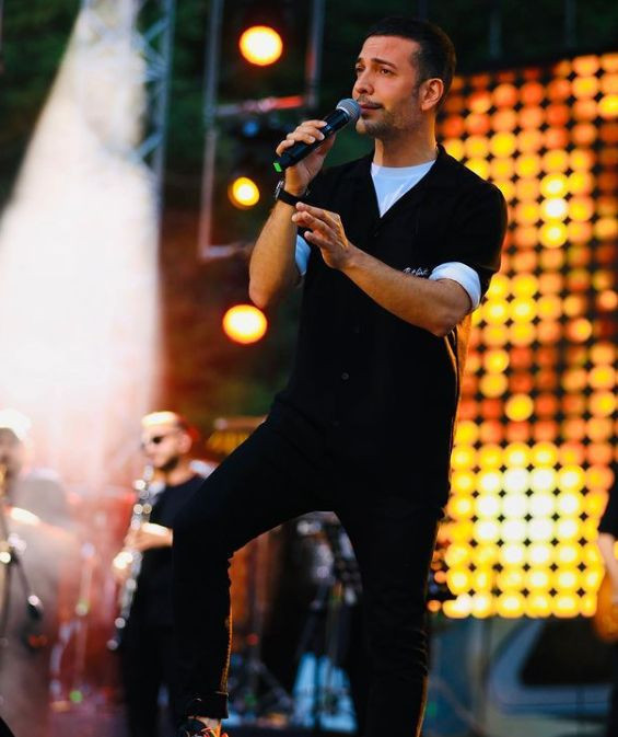 Oğuzhan Koç konserde sahneyi birden terk etti! Hayranları öfkeden deliye döndü - Resim: 4