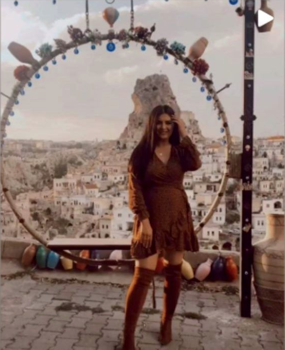 Gelin adayı Hanife'nin mini etekli dans videosunu milyonlarca kişi izledi! - Resim: 2