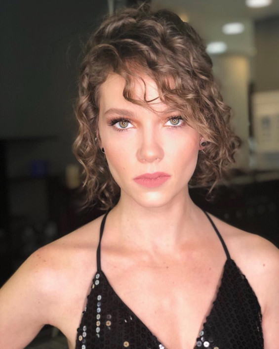 Ece Çeşmioğlu kaç yaşında Taner Ölmez'in sevgilisi kimdir dizileri - Resim: 1