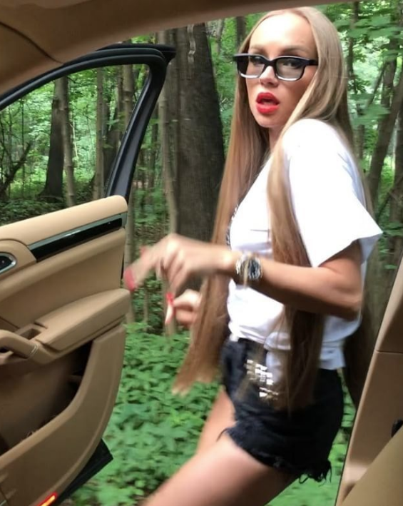 Rus şarkıcı hava atayım derken fena rezil oldu! - Resim: 2