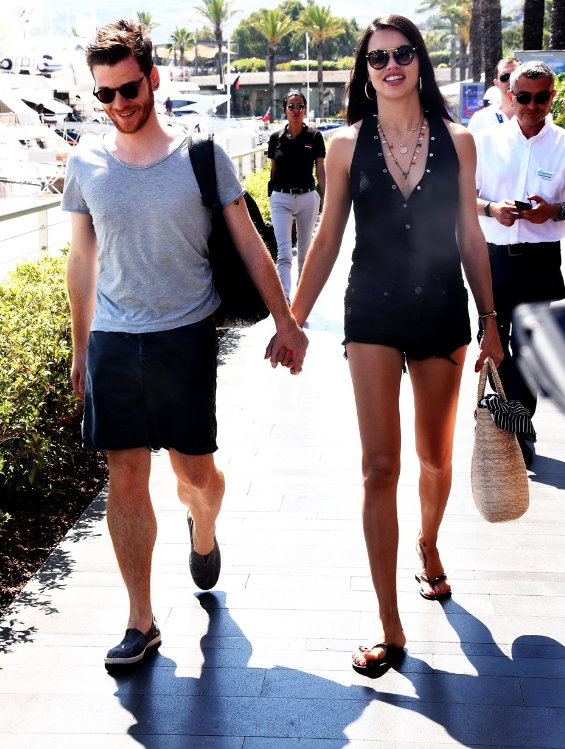 Dünya bu aşkı konuşuyor! Karşılıklı paylaşımlar olay oldu - Resim: 4