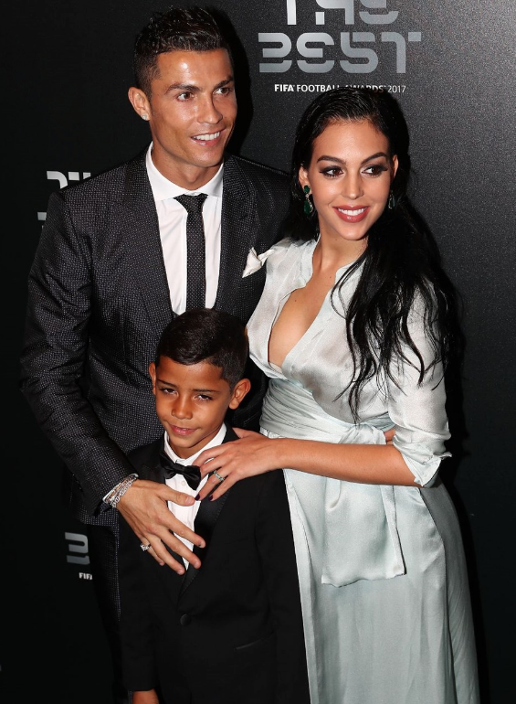 Ronaldo'dan sevgilisine büyük jest!  - Resim: 1