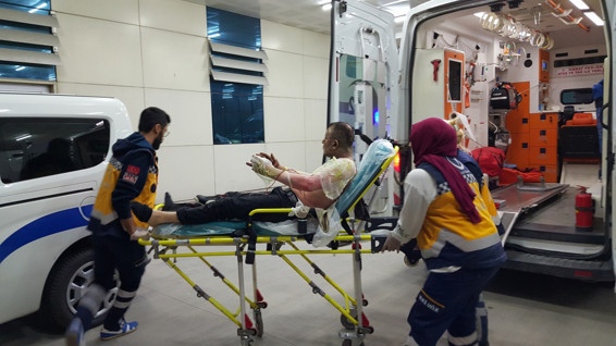 Düzce'de evi terkeden eşini ikna edemeyince aşkından kendini ateşe verdi - Resim: 0