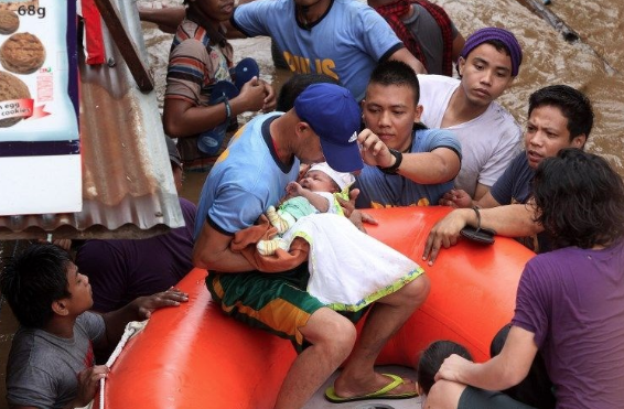 Feci görüntüler! Filipinler'i tropikal tayfun vurdu yüzlerce ölü var - Resim: 4