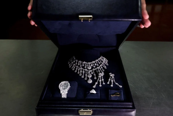 Bolsonaro'ya 5 gün süre verildi! Milyon dolarlık mücevherleri iade edecek - Resim: 1