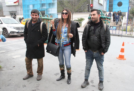 Ebru Polat servet değerindeki kıyafetiyle pazarı karıştırdı! - Resim: 1