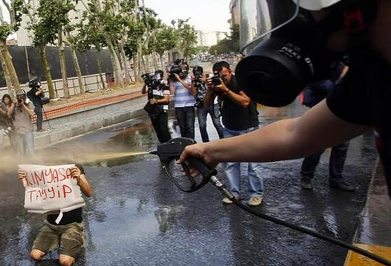Taksim Gezi Parkı savaş alanı gibi... - Resim: 2