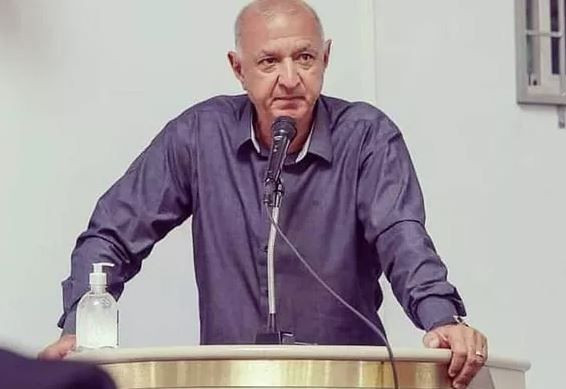 65 yaşındaki belediye başkanı 16 yaşındaki güzellik kraliçesiyle evlendi! Kayınvalidesine terfi vermiş - Resim: 1