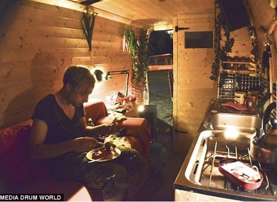 Minibüsü karavan yaptı tatile çıktı - Resim: 4