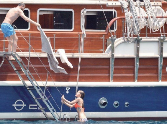 Bonkör damat sevgilisi Bensu Soral'ı öpücüklere boğdu! - Resim: 1