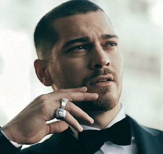 Çağatay Ulusoy'un yeni aşkı hem güzel hem sosyetik - Resim: 2