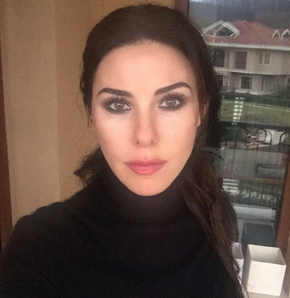 Defne Samyeli'nin son pozuna bakın gençlere taş çıkartıyor - Resim: 2