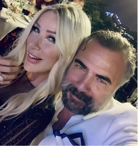 Seda Sayan göğüs dekoltesiyle olay yarattı Yemekteyiz'deki halinden eser yok - Resim: 1