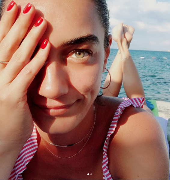 Hande Şubaşı iş adamı sevgilisinin adının baş harfini koluna kazıttı! - Resim: 1