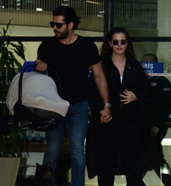 Burak Özçivit ve Fahriye Evcen'in sır gibi sakladığı Karan bebeğin ilk fotoğrafı - Resim: 1