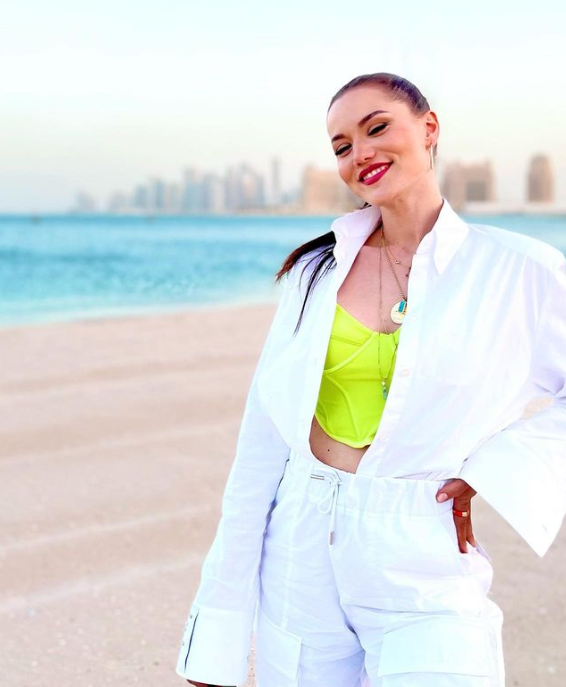 Bebeğin adı belli oldu Fahriye Evcen ve Burak Özçivit çocuklarına bakın hangi ismi verdi - Resim: 2